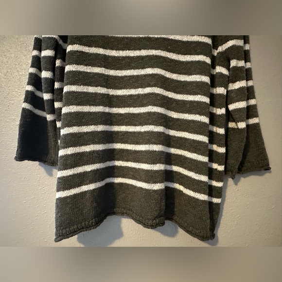 Margeaux & Ellie Women’s XL Green and White V-Neck Knit Sweater Cozy Casual - Picture 13 of 16